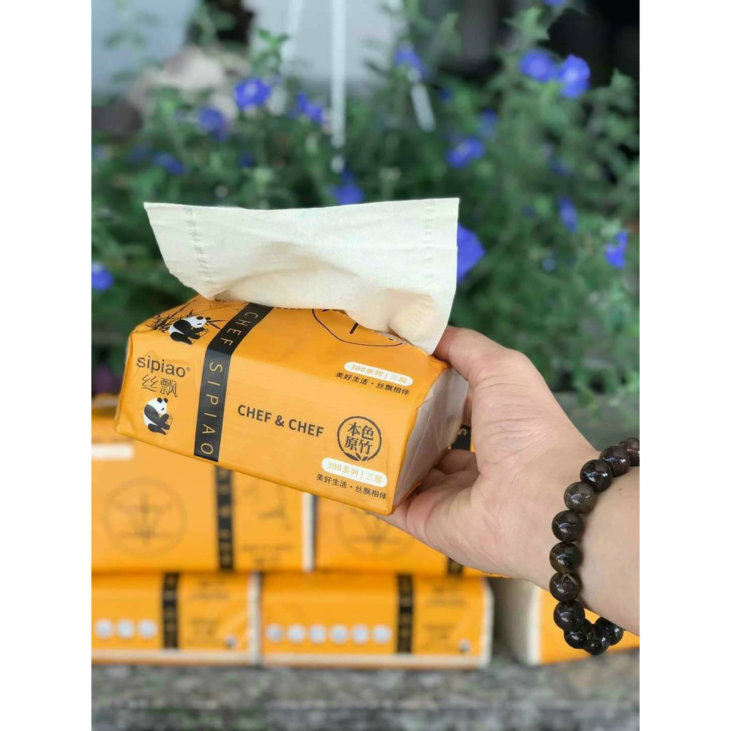 Giấy ăn gấu trúc 1 gói 300 tờ sử dụng bàn ăn, gia đình, tiện lợi.
