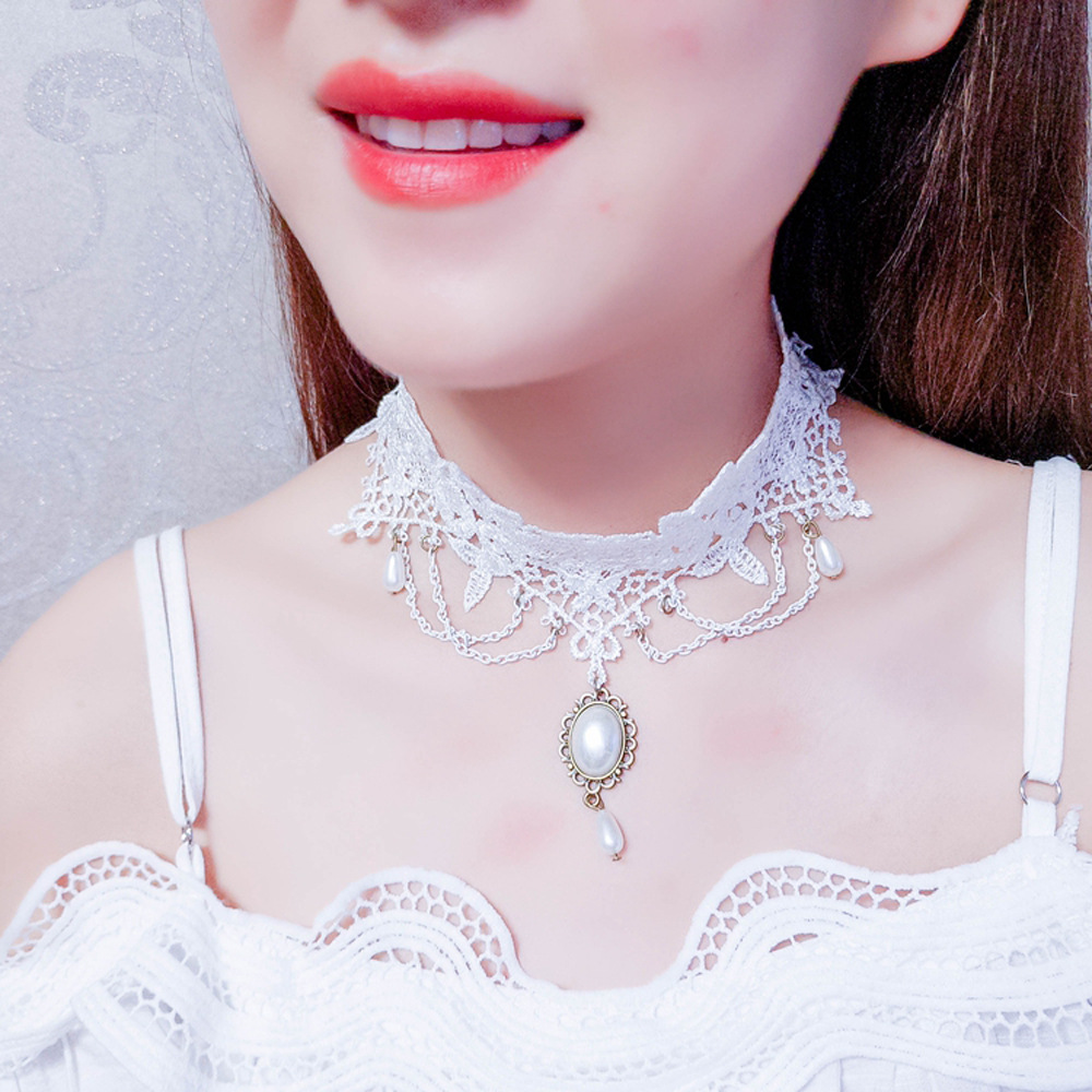Dây chuyền ren trắng gắn hạt Oval