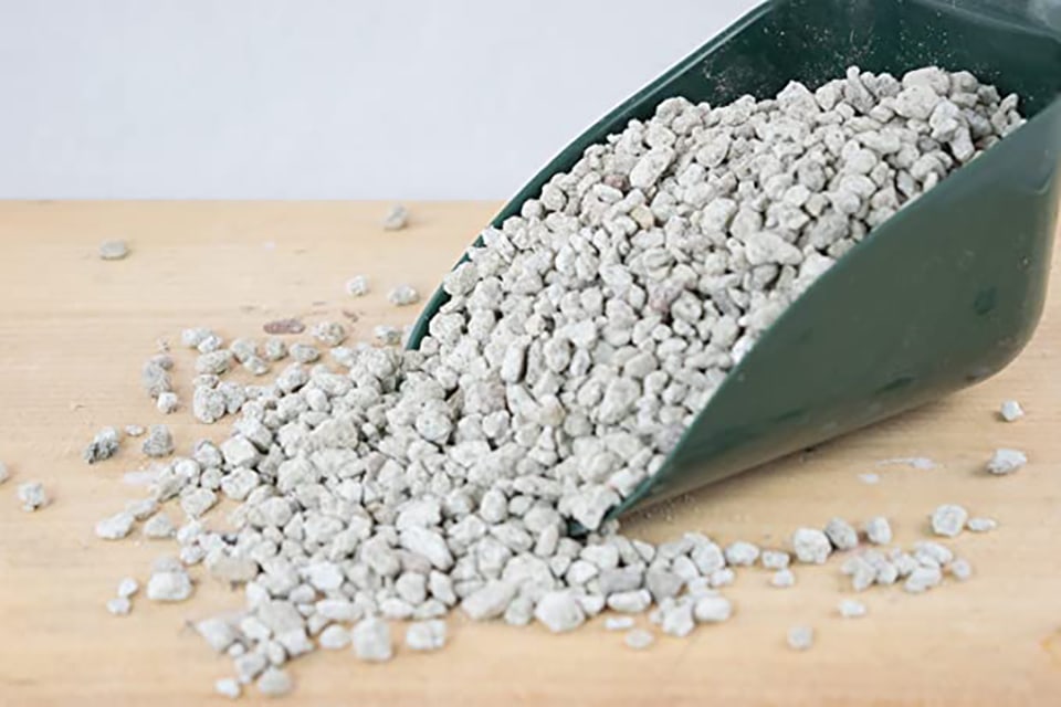 GIÁ THỂ TRỒNG CÂY- PHÂN NỀN AKADAMA NHẬT BẢN( 1KG)- Dùng trong bể cá thủy sinh, cây bonsai, hoa lan, sen đá, xương rồng