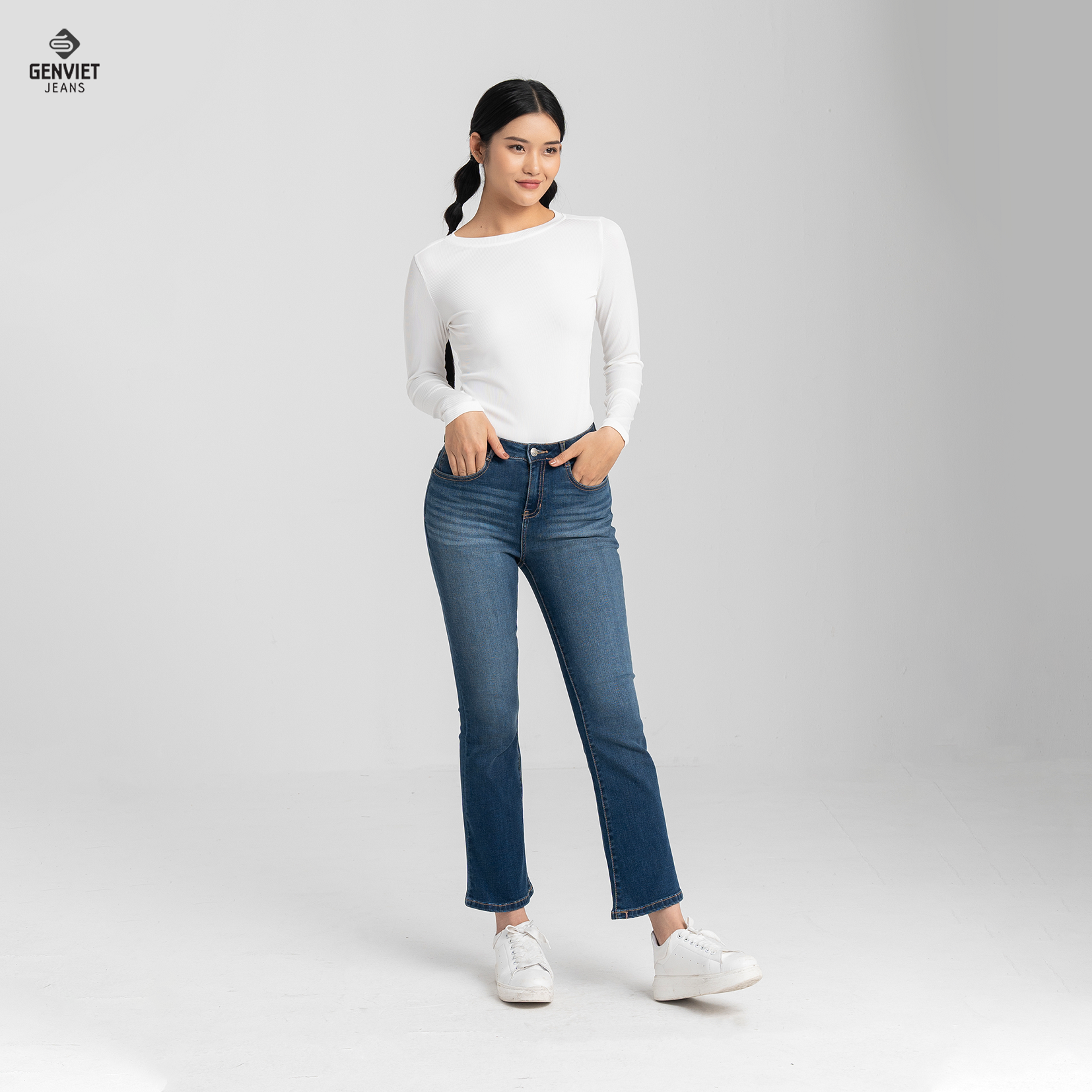 Quần jeans nữ genviet ống loe vẩy tq110j2314