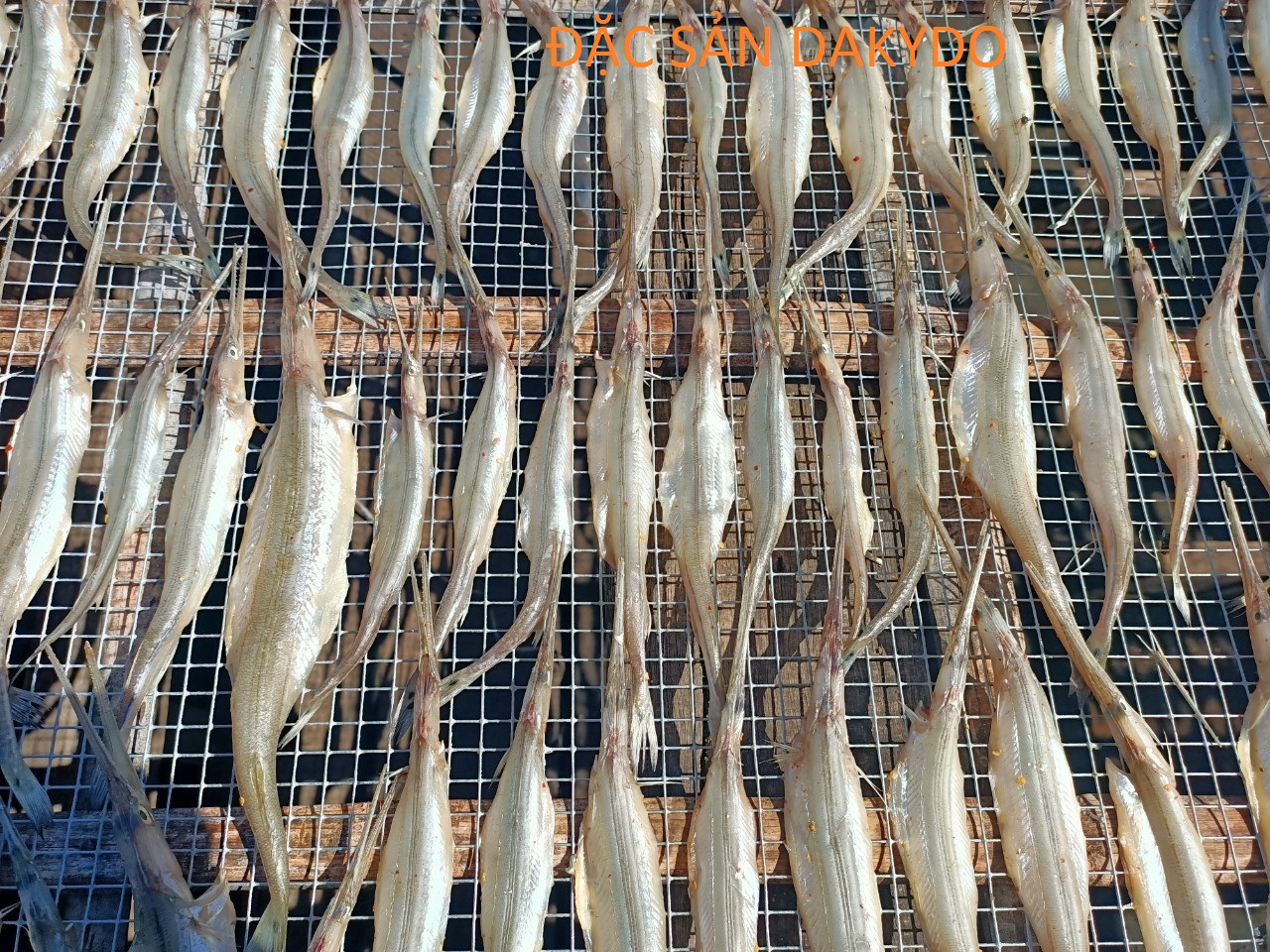 Khô cá lìm kìm sông, 2 nắng con lớn, ăn là ghiền , 1kg.