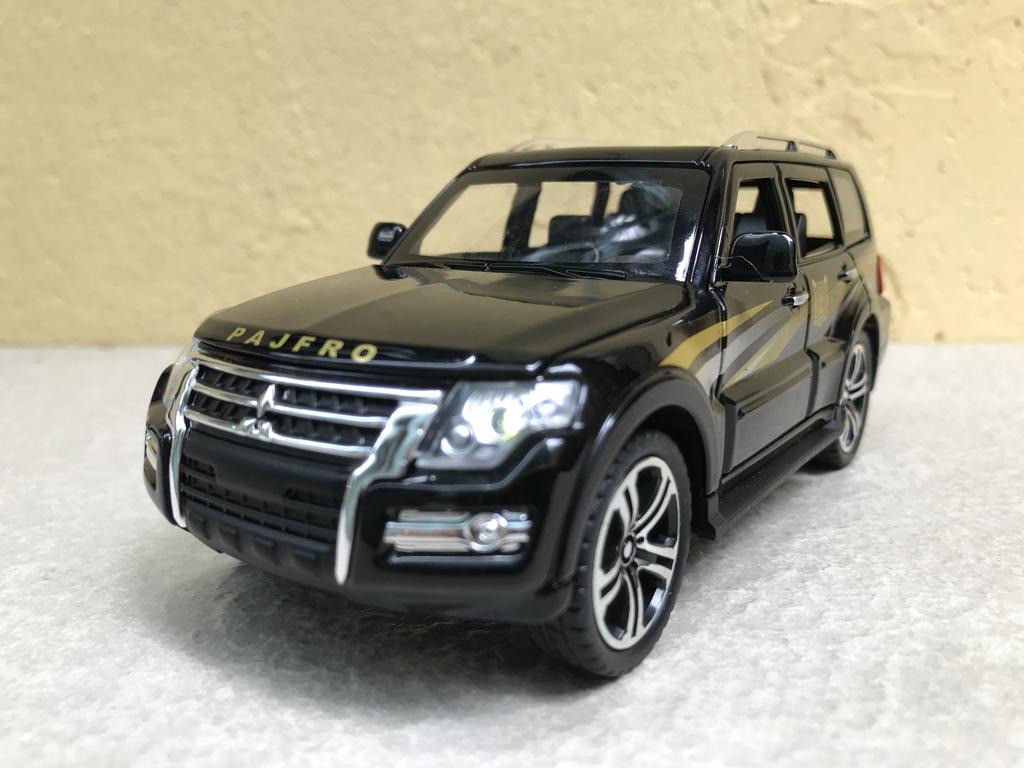 Mô hình xe ô tô MITSUBISHI Pajero V93 - 1:32