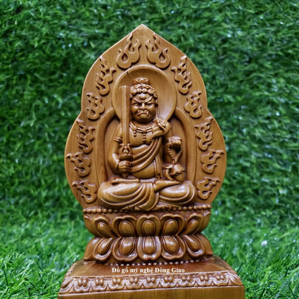 Tượng Phật để xe ô tô Bất Động Minh Vương bằng gỗ Bách xanh - Tuổi Dậu