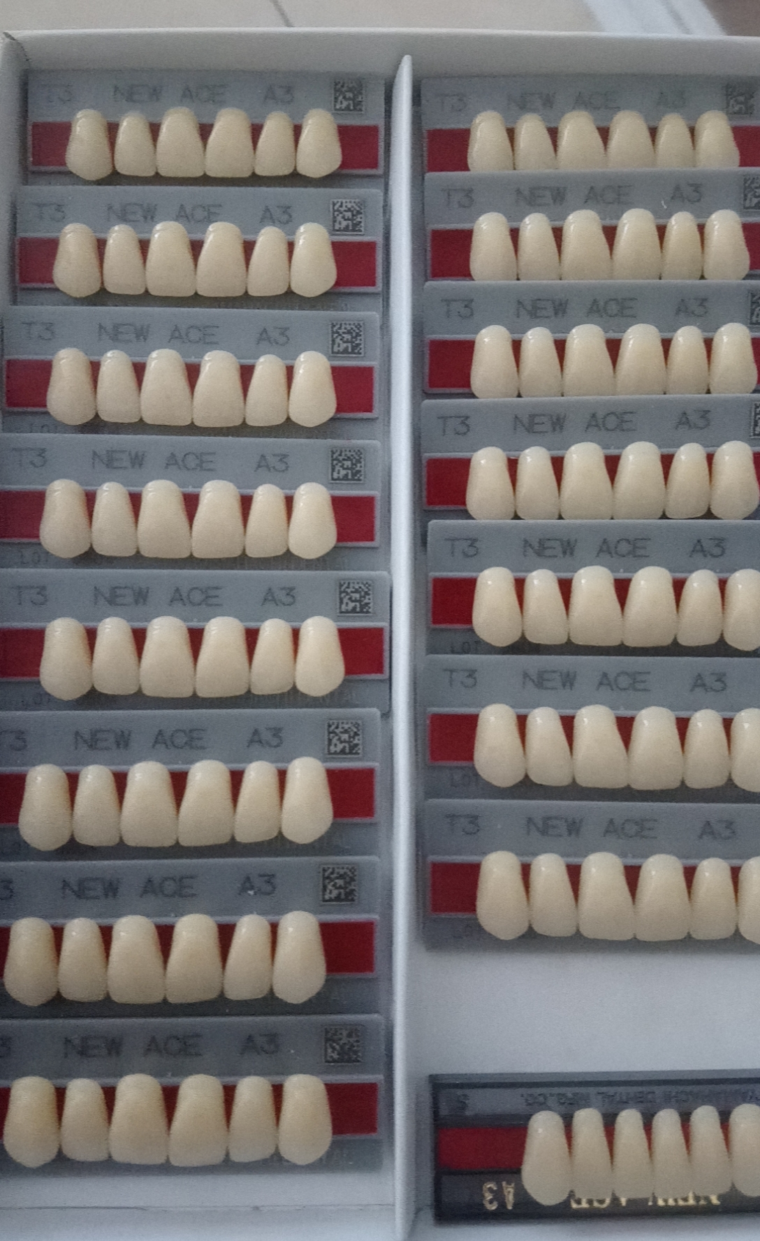 1 VĨ RĂNG NHỰA COMPOSITE NHA KHOA NEW ACE LOẠI 6 CÁI LOẠI HÀM TRÊN HOẶC LOẠI HÀM DƯỚI (VẬT TƯ NGÀNH NHA KHOA)  (BHDN)