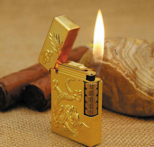 Zippo chạm khắc rồng vàng