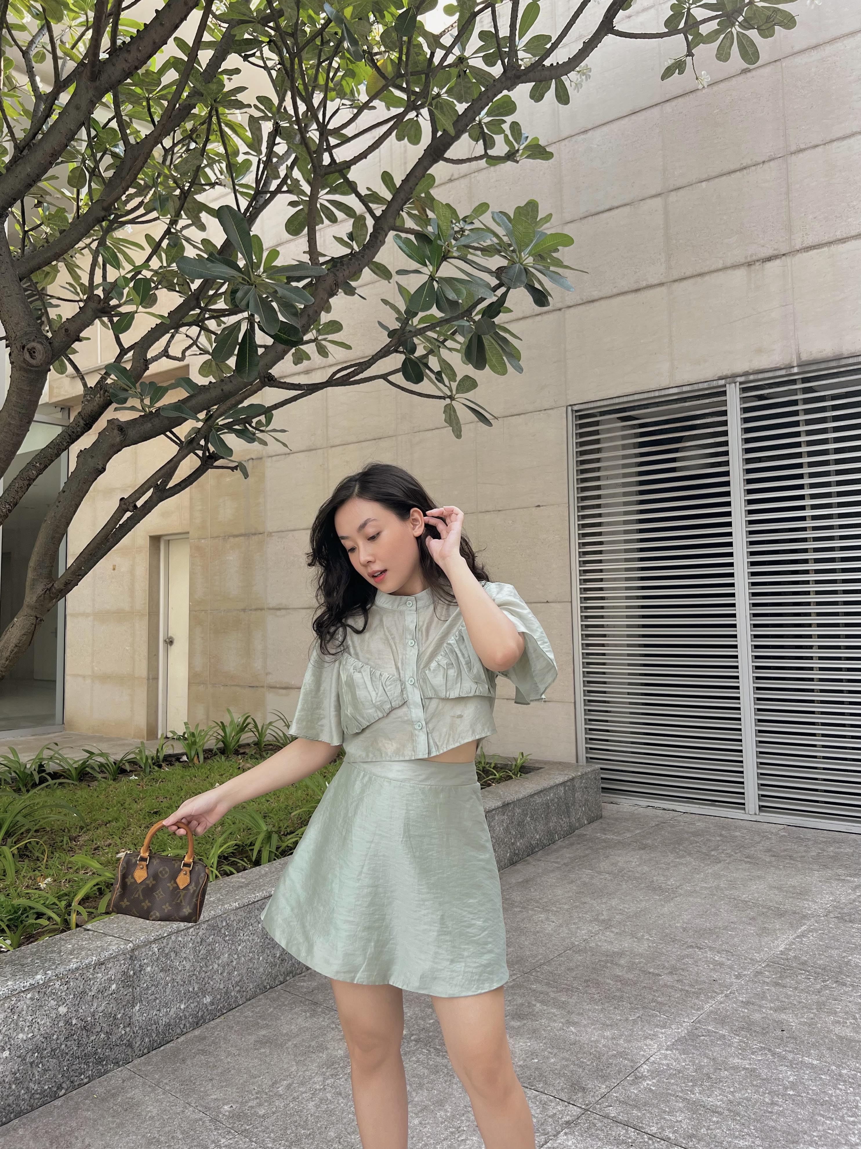 Set áo sơmi và chân váy ngắn trơn | soko set - clélie