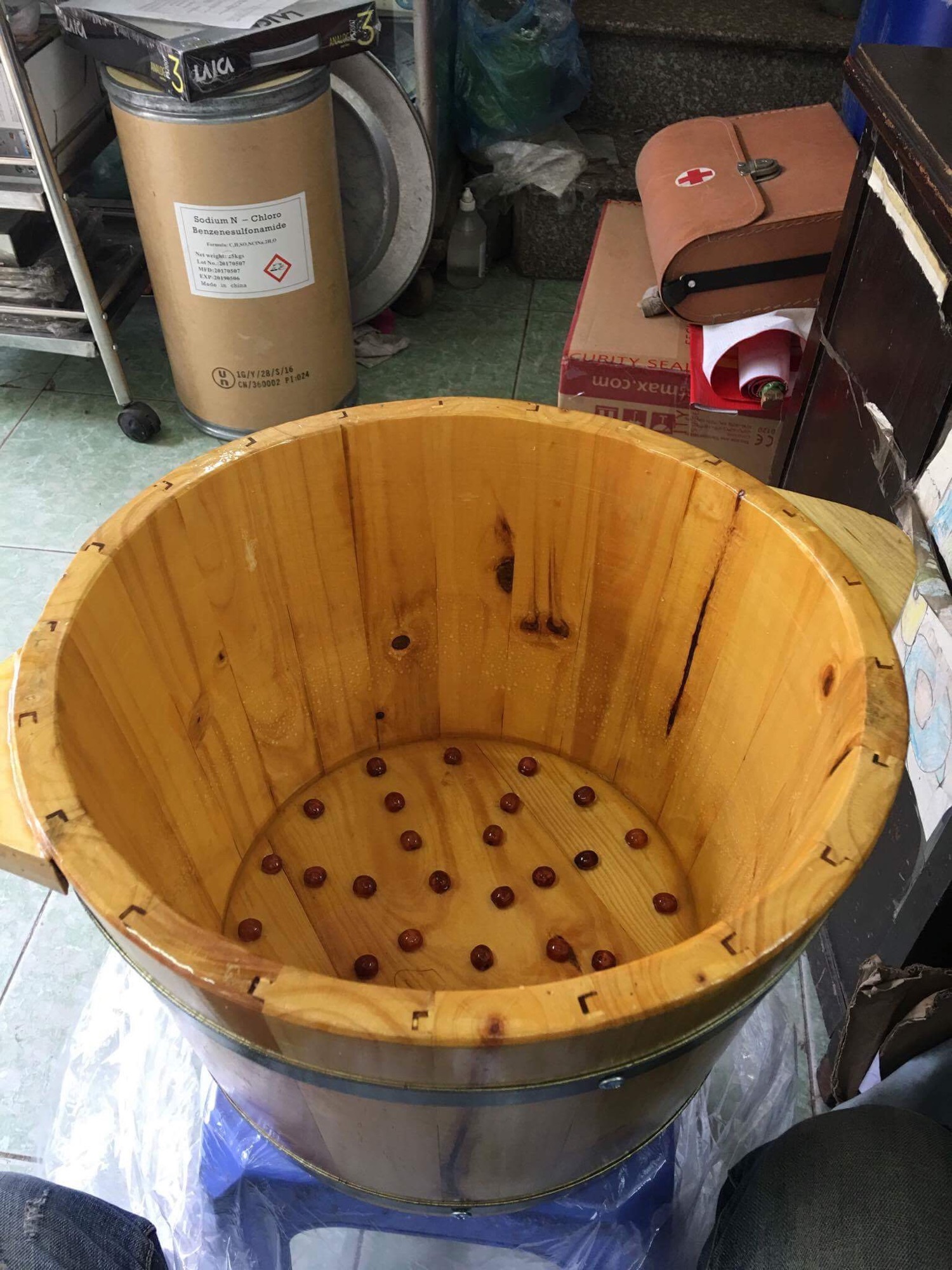 Chậu Gỗ Ngâm Chân có hạt Matxa