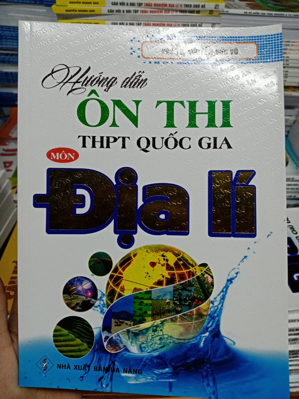 Sách hướng dẫn ôn thi thpt quốc gia môn địa lí