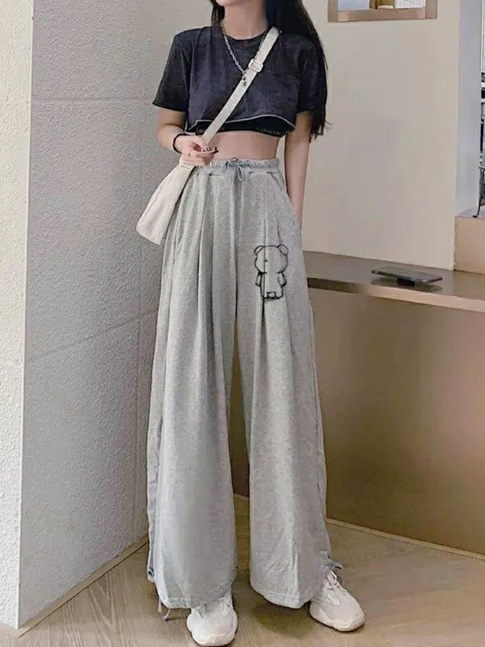 Quần bom in hình gấu quay lưng dễ thương dễ mix đồ