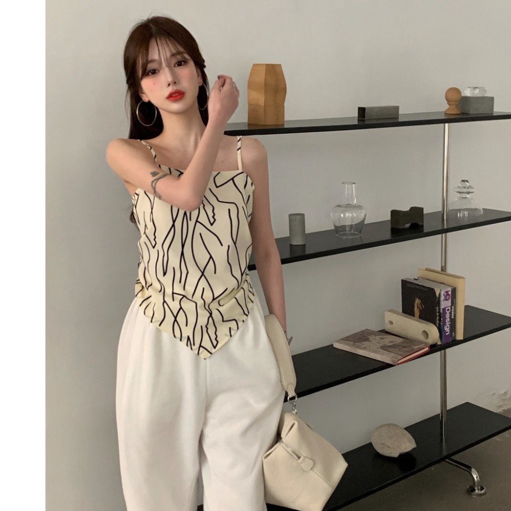 Set bộ áo yếm be hai dây hở lưng họa tiết mix quần jogger trắng ống suông