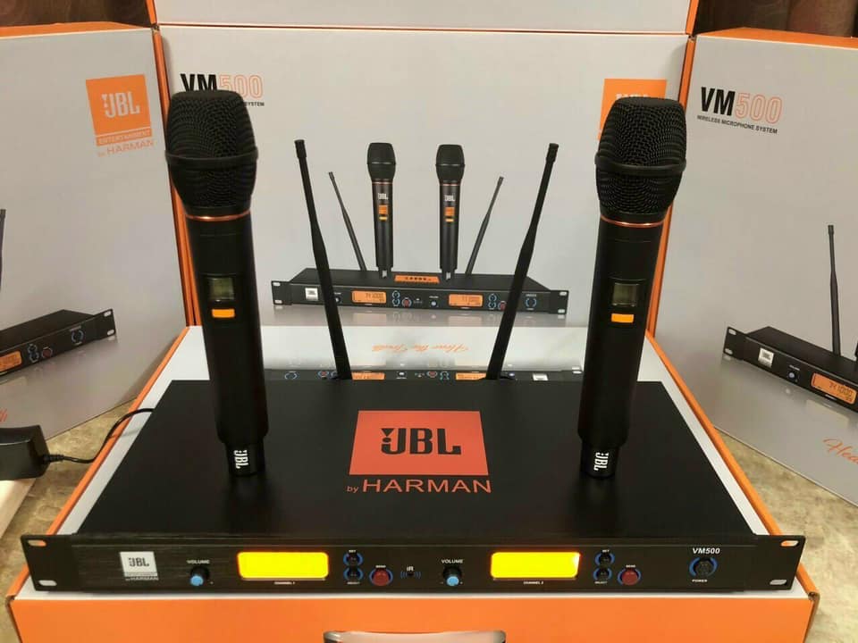 [HCM][ SIÊU PHẨM 2024 ] Micro Không Dây JBL HARMAN VM500 Thế Hệ Mới Sóng UHF Siêu Cao Tự Động Dò Sóng Sạch Chống Hú/Rít Cực Tốt Bắt Âm Chuẩn Mic Tự Ngắt Hát Nhẹ Cho Dàn Karaoke Gia Đình Chuyên Nghiệp Sân Khấu Hội Trường .