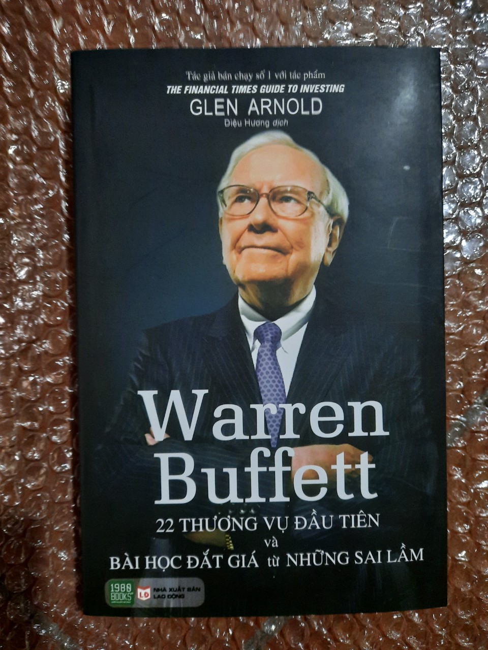 Sách - warren buffett: 22 thương vụ đầu tiên và bài học đắt giá từ những sai lầm