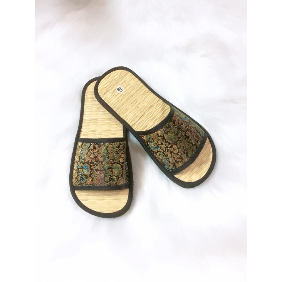 DÉP CHIẾU QUAI NGANG HOẠ TIẾT GẤM MÀU ĐEN