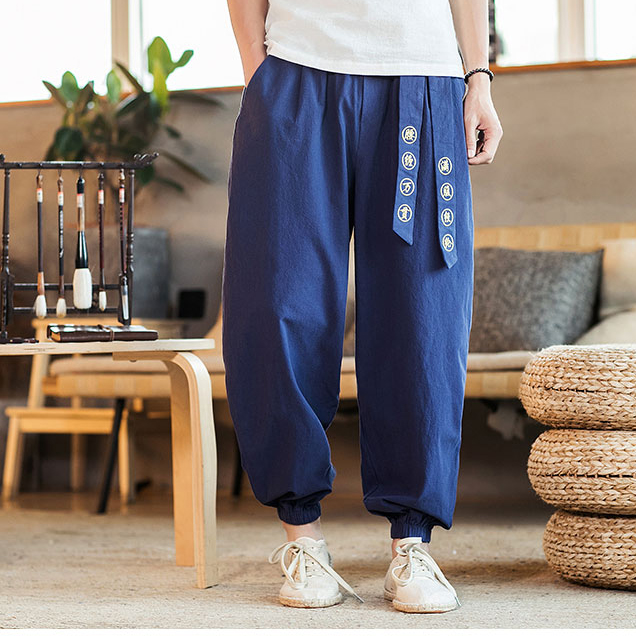 Quần jogger nam có đai thêu chữ chất liệu thô đũi