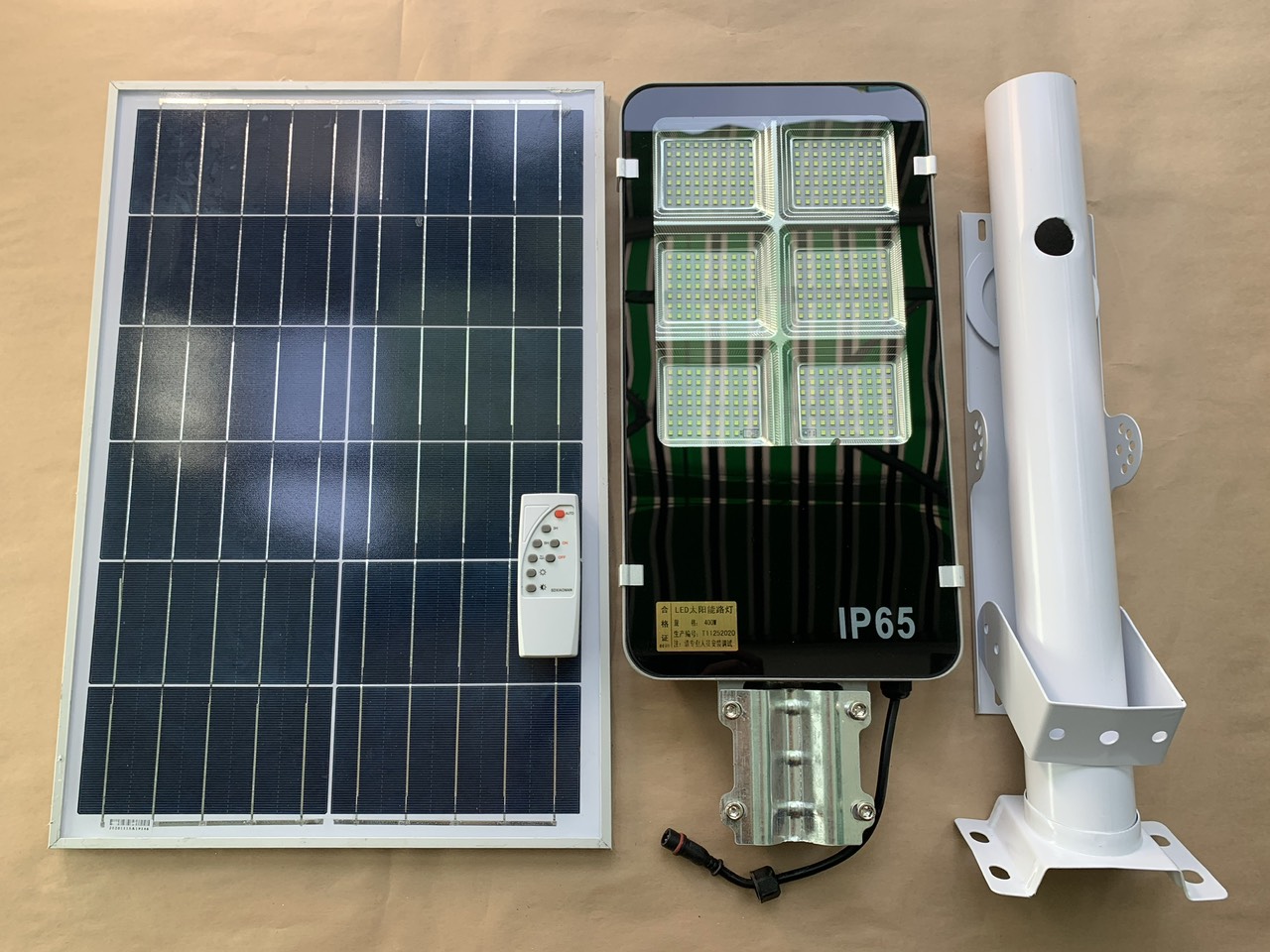 Đèn năng lượng mặt trời 400W tấm pin rời sáng trắng