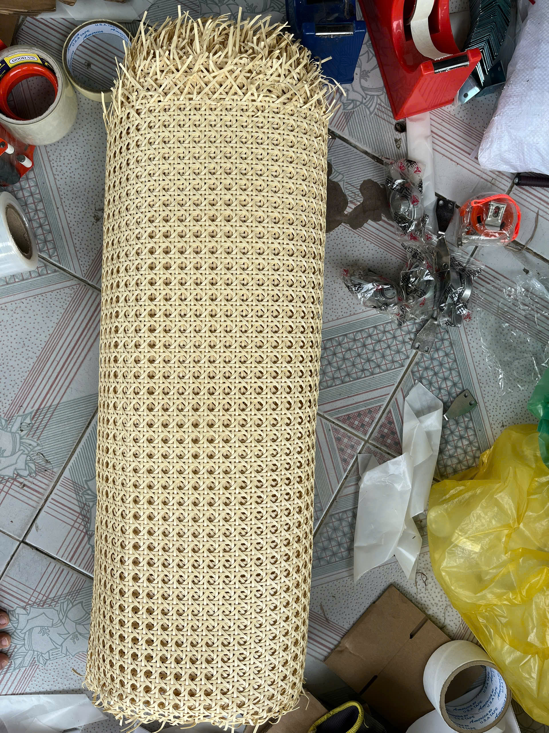 Mây nhập khẩu Indonesia khổ 60cm màu vàng nhạt và màu vàng đậm (15 mét/ cuộn)
