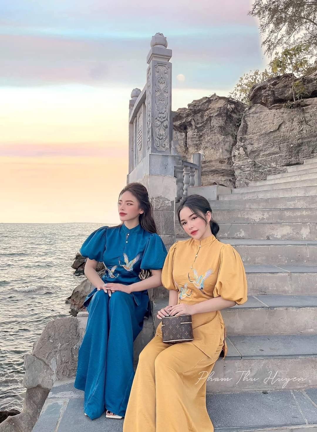 Đồ lam đi chùa- đồ lam đi chùa thêu hạc chất lụa cát nhung