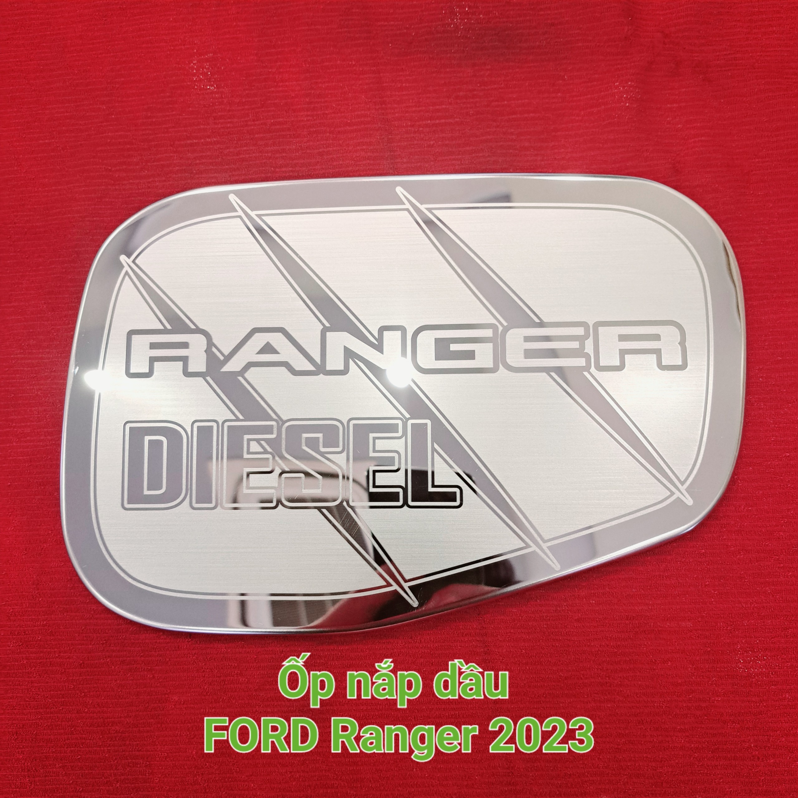 Ốp inox nắp bình xăng ford ranger 2023