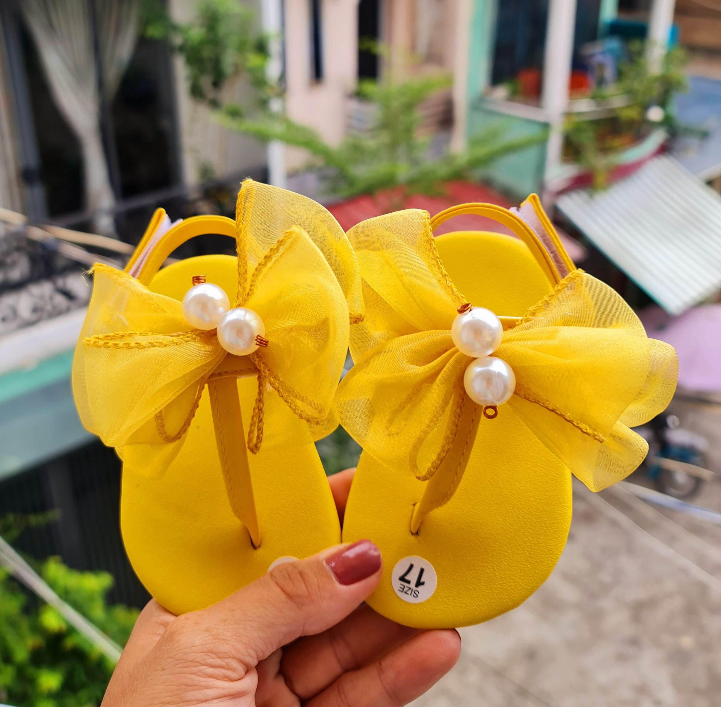 Giày nơ xỏ ngón cho bé gái đính nơ màu vàng chất liệu da siêu đẹp