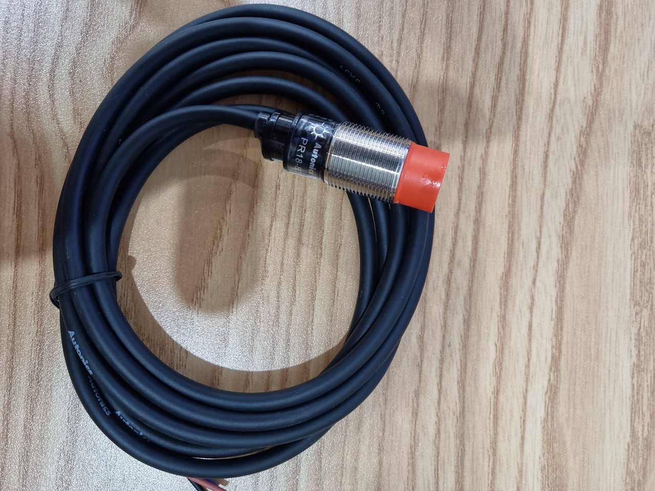 Cảm biến tiệm cận autonics pr18-8dp 8mm no-pnp 12-24vdc