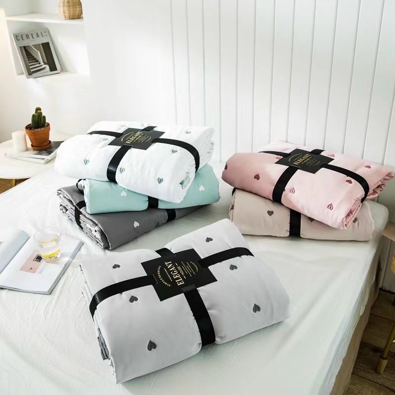 Chăn hè lụa tencel thêu trái tim 2mx2m2