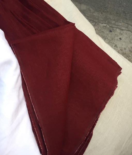 Vải linen bột màu đỏ đô, đẹp lắm ah!