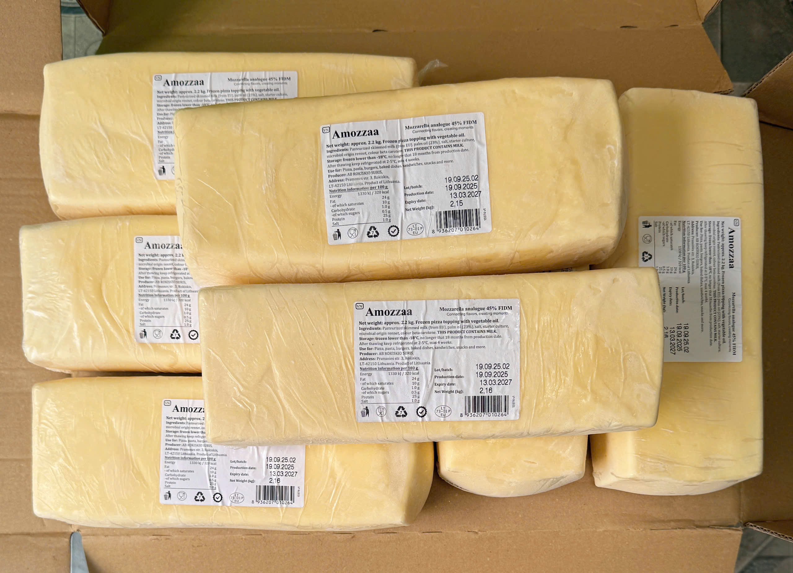 Phô mai khối Amozzaa khối 2,2kg (giao hỏa tốc)