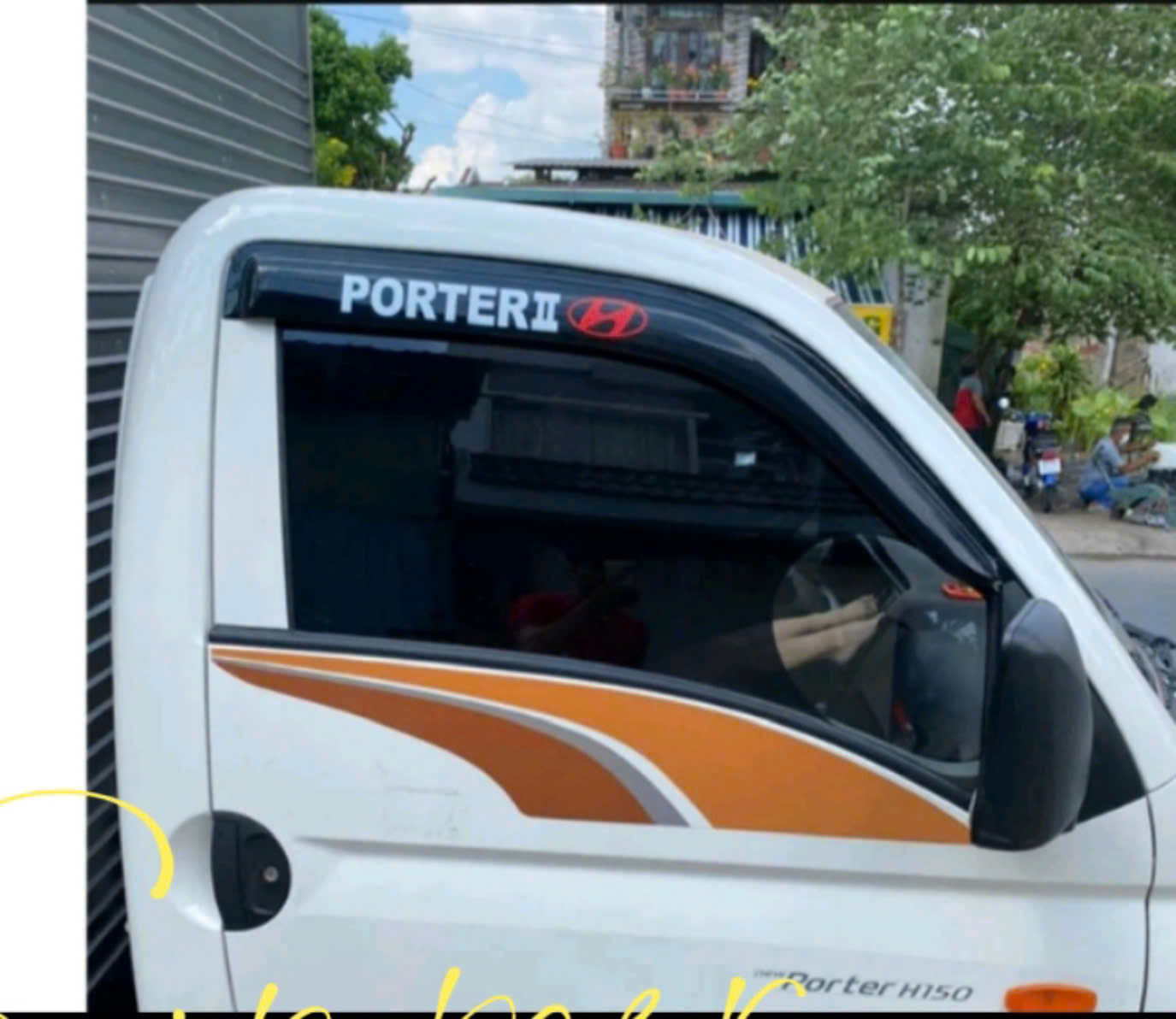 Bình xịt rửa kính/bình xịt rửa kiếng xe tải huyndai porter II/ 2 , H100 mới, H150,hàng loại tốt