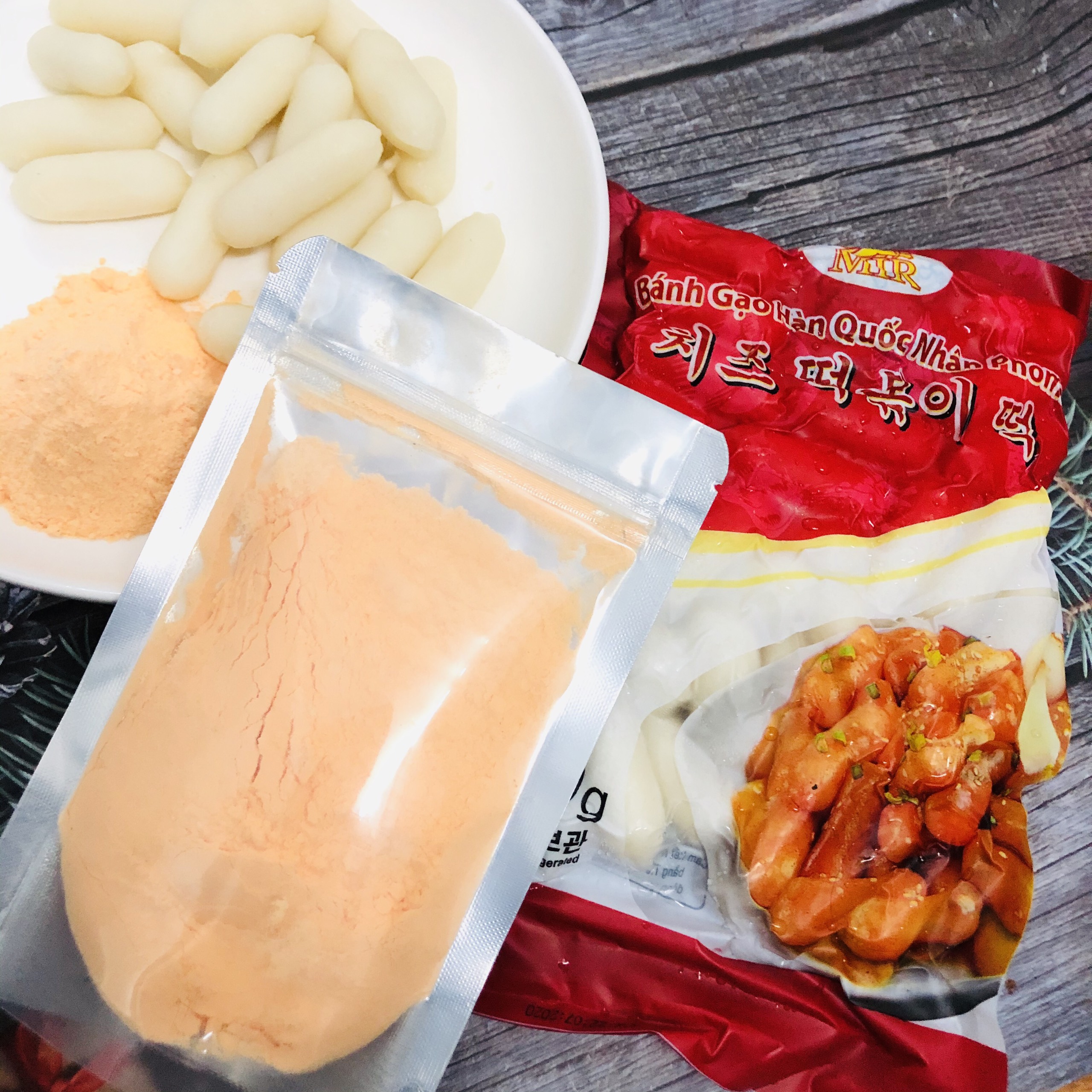 Bánh gạo tokbokki nhân phô mai 500g kèm bột phô mai ( loại mới )