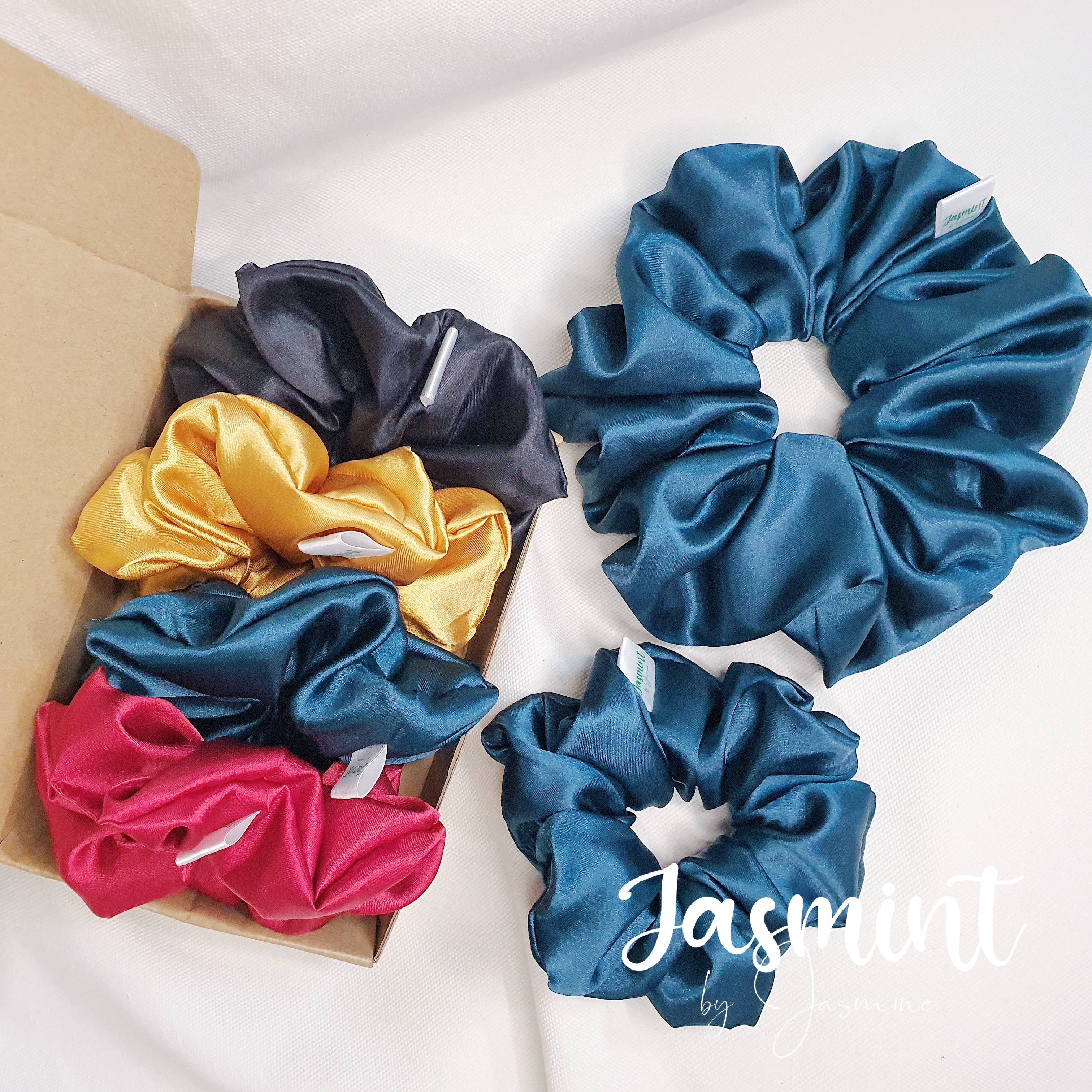 Scrunchies Đồ cột tóc, buộc tóc chất satin bóng size lớn siêu phồng, quà tặng mùa đông cuối năm giáng sinh big scrunchy từ Jasmint