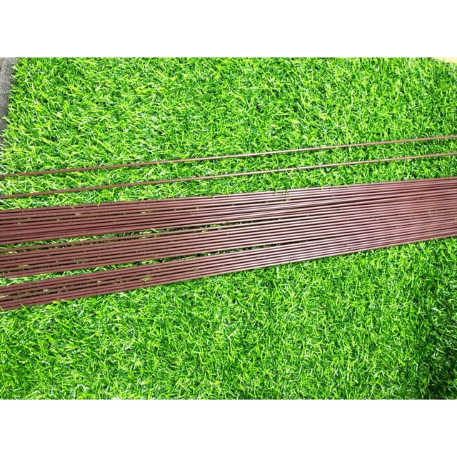 10 que sắt bọc nhựa nâu dùng cắm uốn hoa lan 50cm