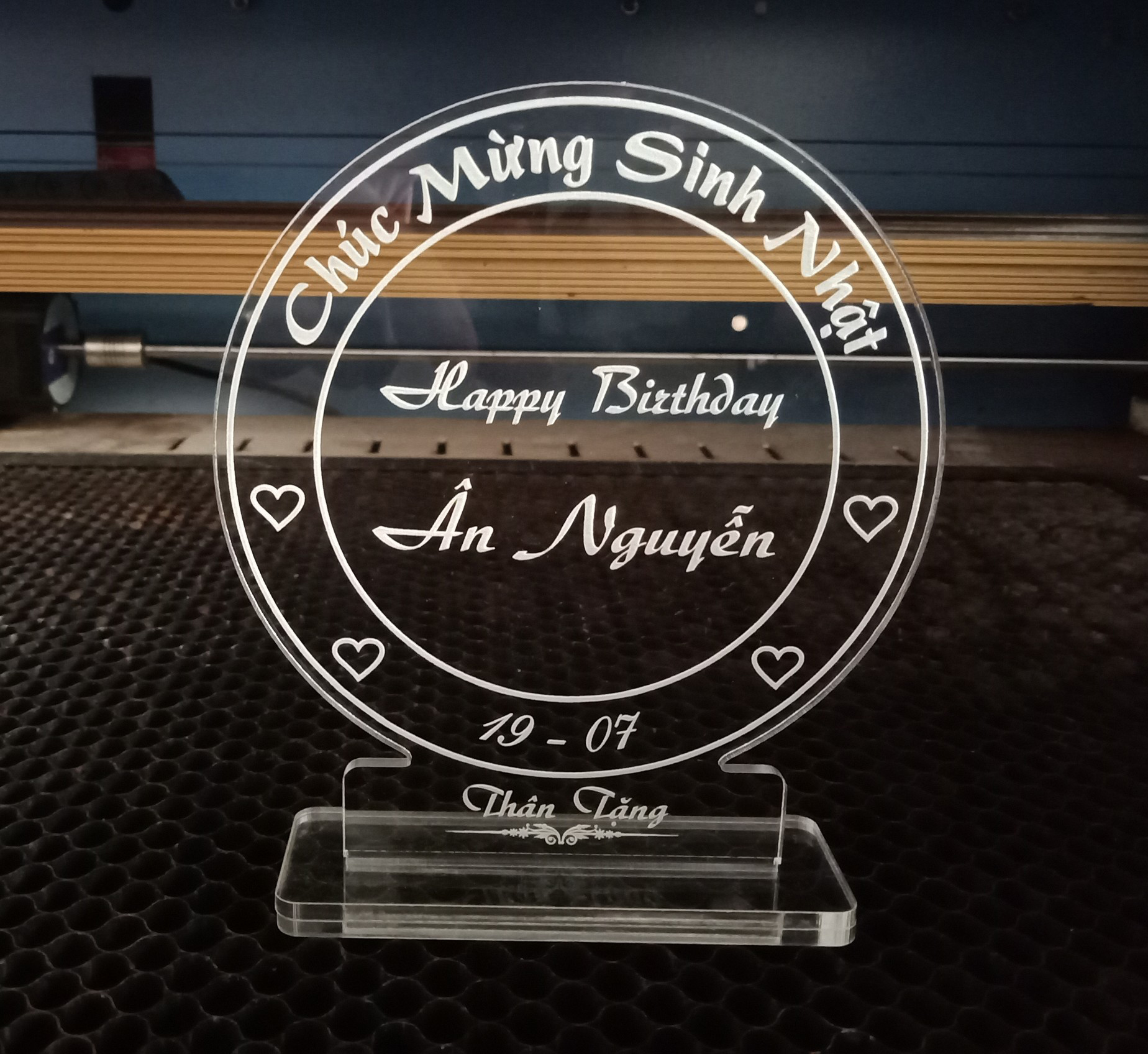 Quà sinh nhật khắc theo yêu cầu, quà tặng ý nghĩa  tặng bạn, quà tặng bạn gái, quà tặng kỷ niệm, quà tặng người yêu, quà lưu niệm, quà tặng ý nghĩa, quà tặng bố mẹ, đồ lưu niệm, đồ kỷ niệm