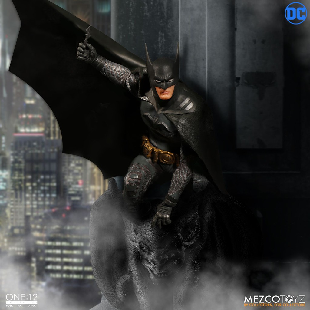 HCM][Hàng có sẵn] Mô hình chính hãng Mezco: Batman Ascending Knight |  