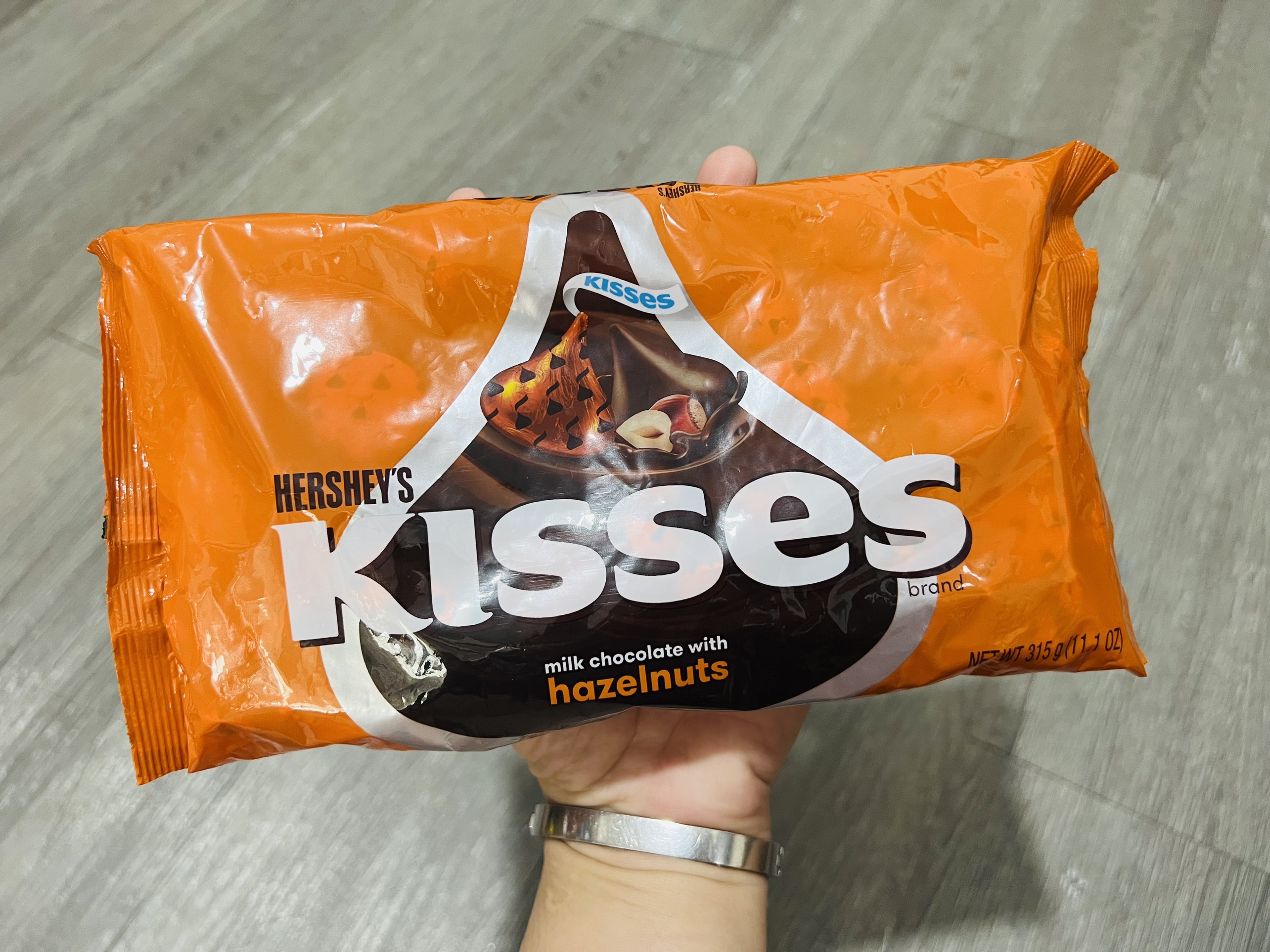 Kẹo Socola hạt phỉ Hershey’s Kisses Milk Chocolate With Hazelnuts 315g