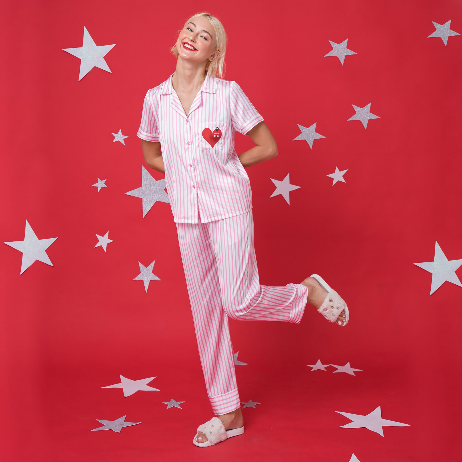 PEACHIE Bộ đồ ngủ pijama nữ tay ngắn quần dài - lụa satin - sọc hồng túi tim ND213