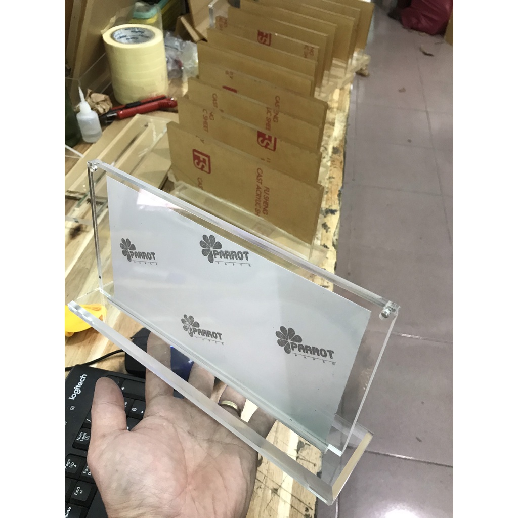 Biển chức danh- bảng tên- biển chức danh để bàn mica