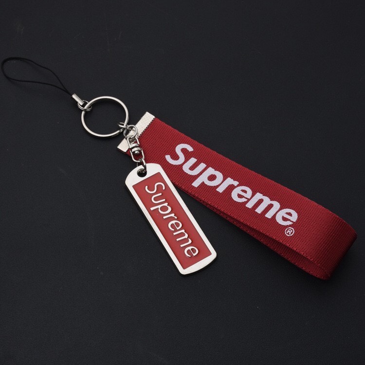 Móc Khóa Supreme