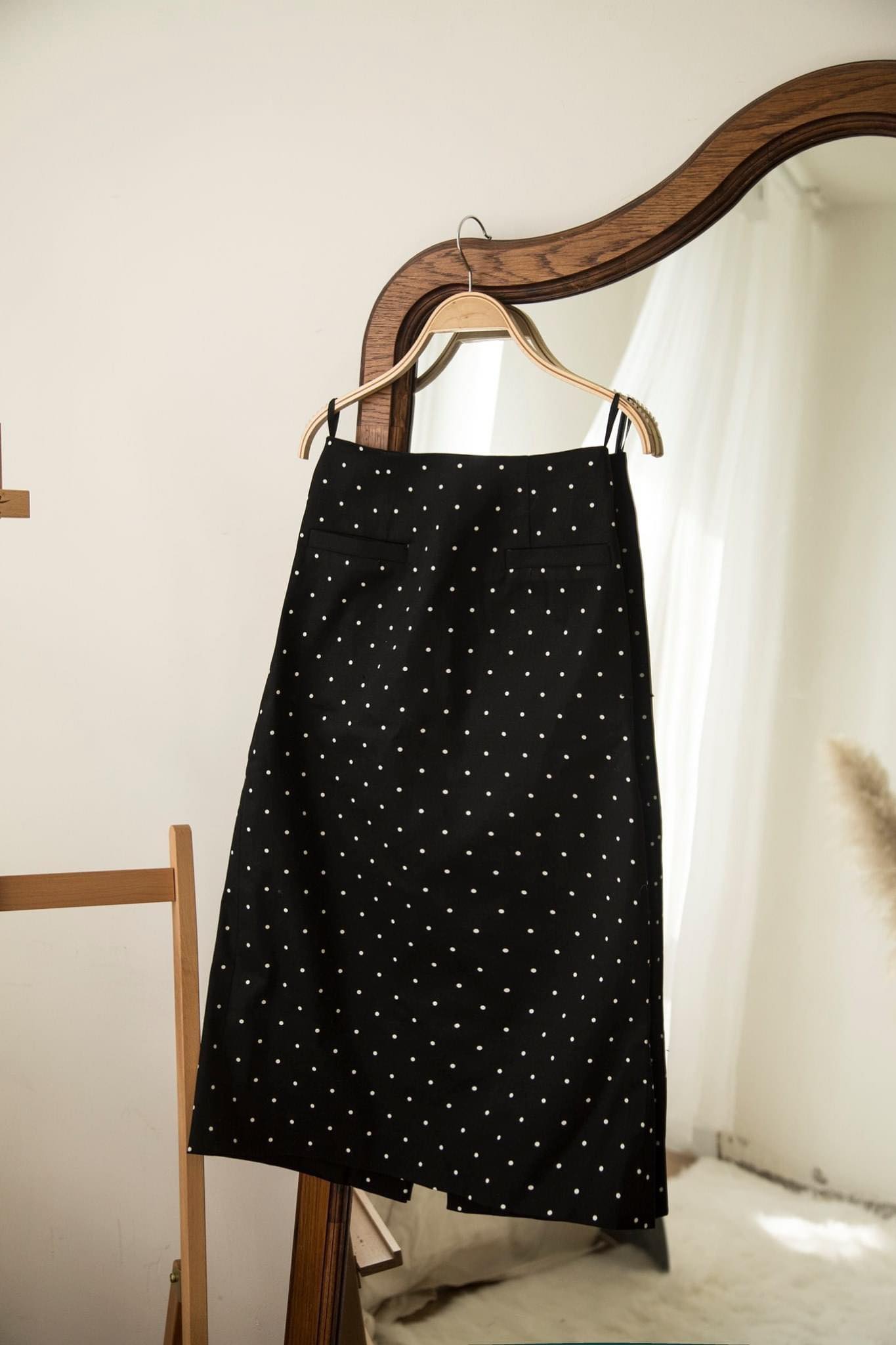 Moda de Lita - Chân váy midi chấm bi đen trắng