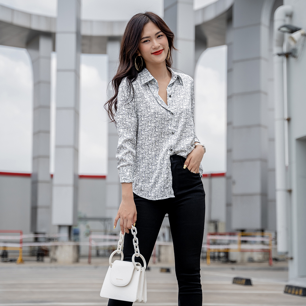 Sơ mi lụa MASARA họa tiết chữ, kiểu dáng sang trọng, chuẩn phom, chất LỤA MỜ mềm, mịn, mướt