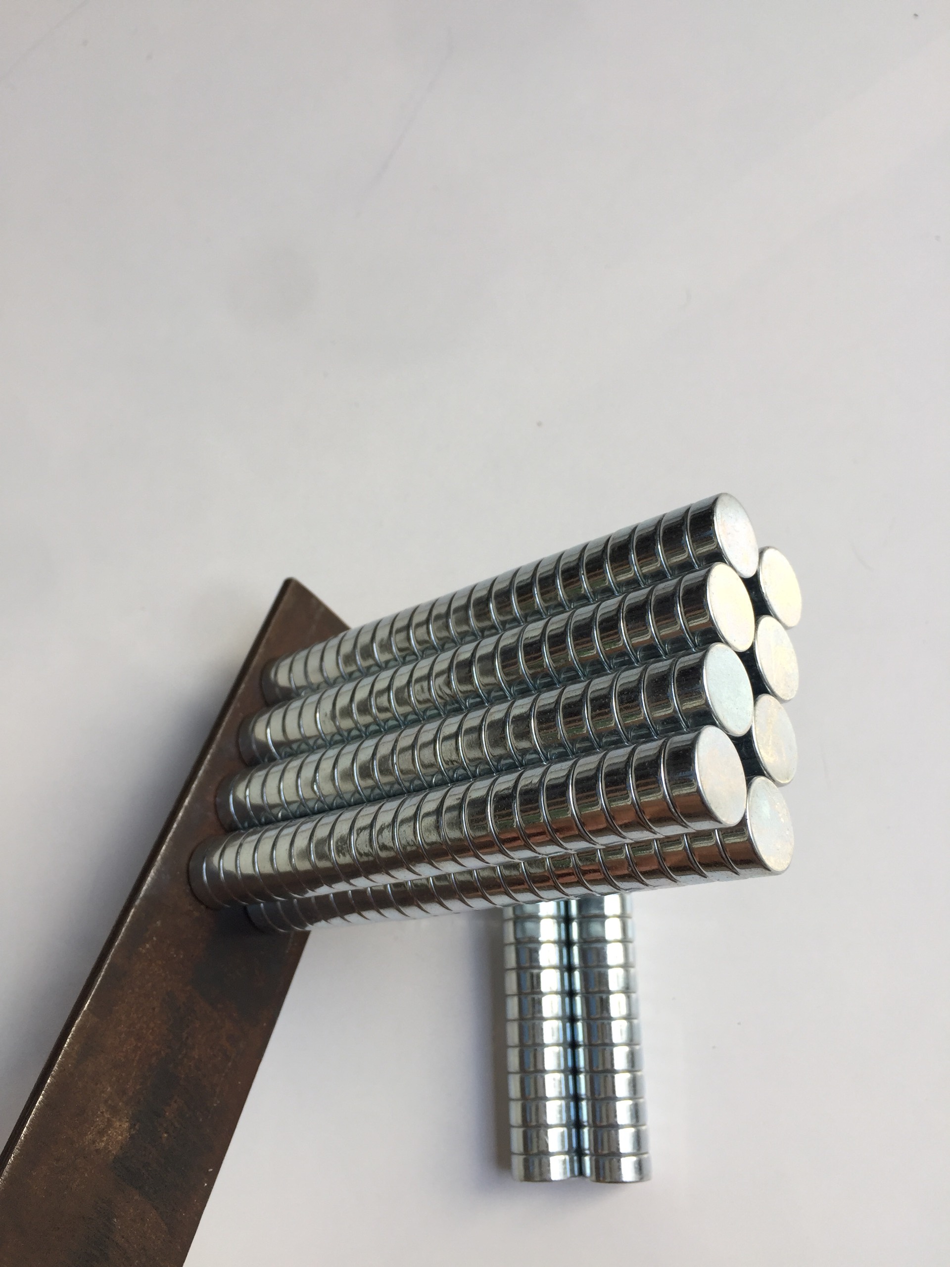 Viên nam châm đất hiếm ø 15x5mm nam châm trắng lực từ cực mạnh loại n38