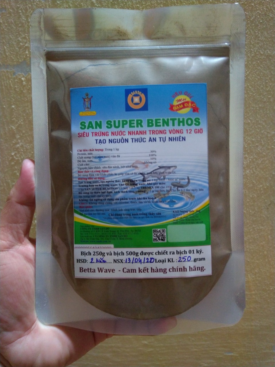 Super benthos (siêu trứng nước) 250g, sản phẩm bổ sung các acid amin cần thiết, tạo nguồn thức ăn tốt cho tôm cá tạo trứng nước (bo bo) rất nhanh, là nguồn thức ăn tự nhiên cho cá