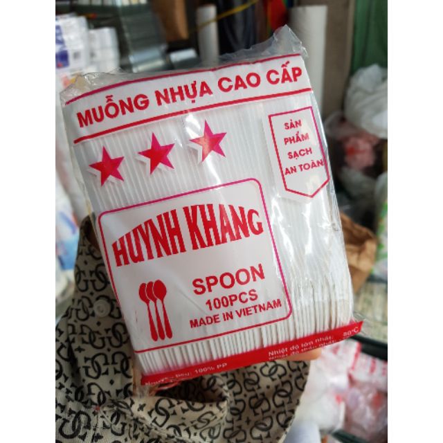 Thìa nhựa trắng ăn chè