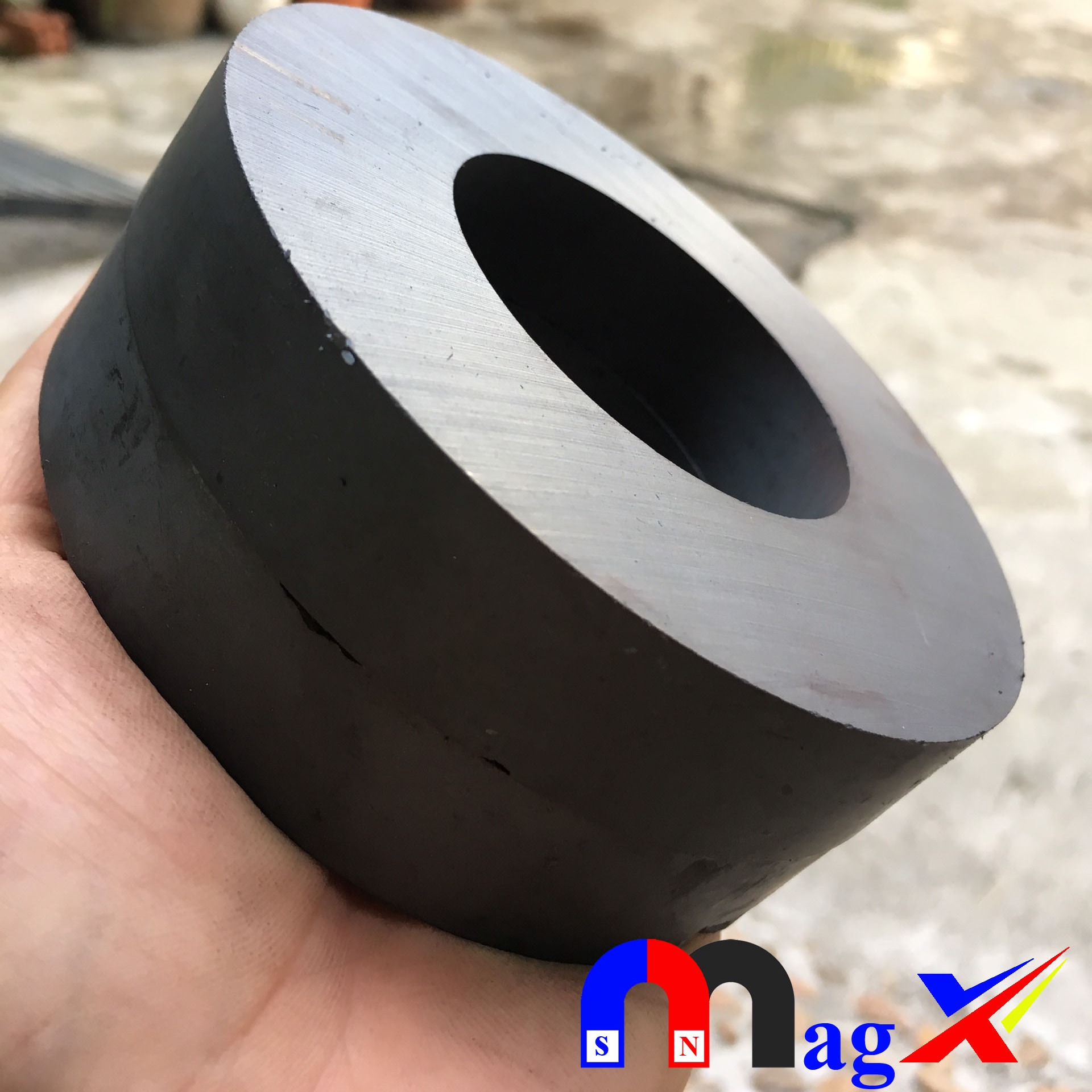 [HCM]Nam Châm Ferrite Ø 110x20 Lỗ 60 - Nam Châm Đen Y30