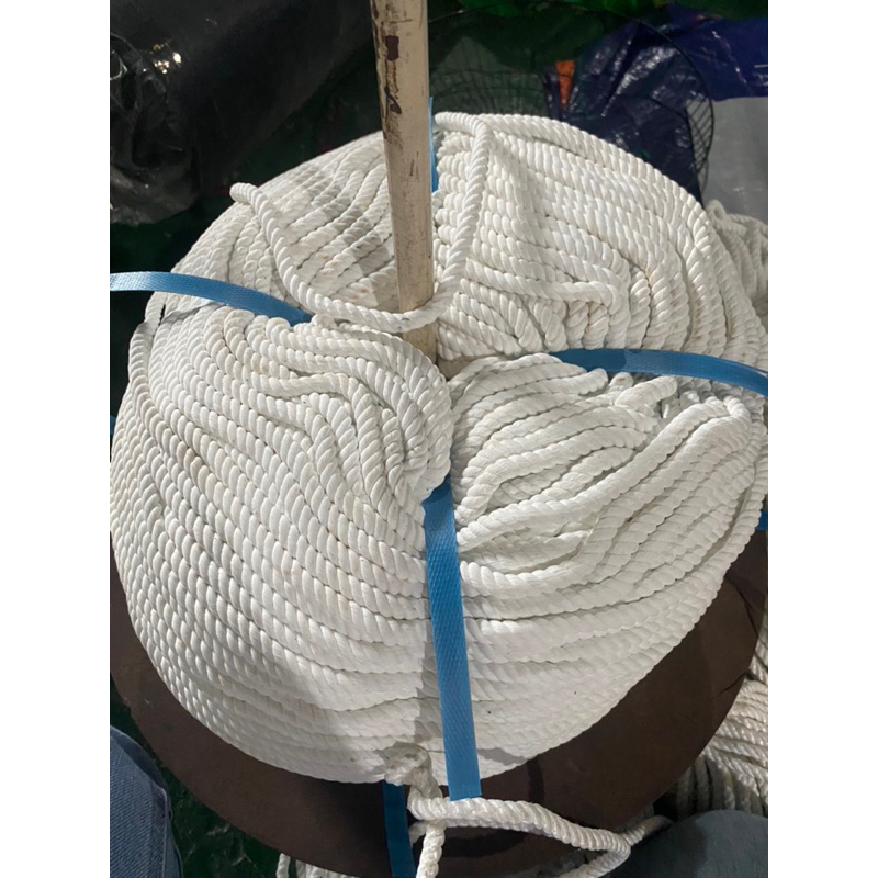 Dây côt lưới che nắng và bạt che mưa.