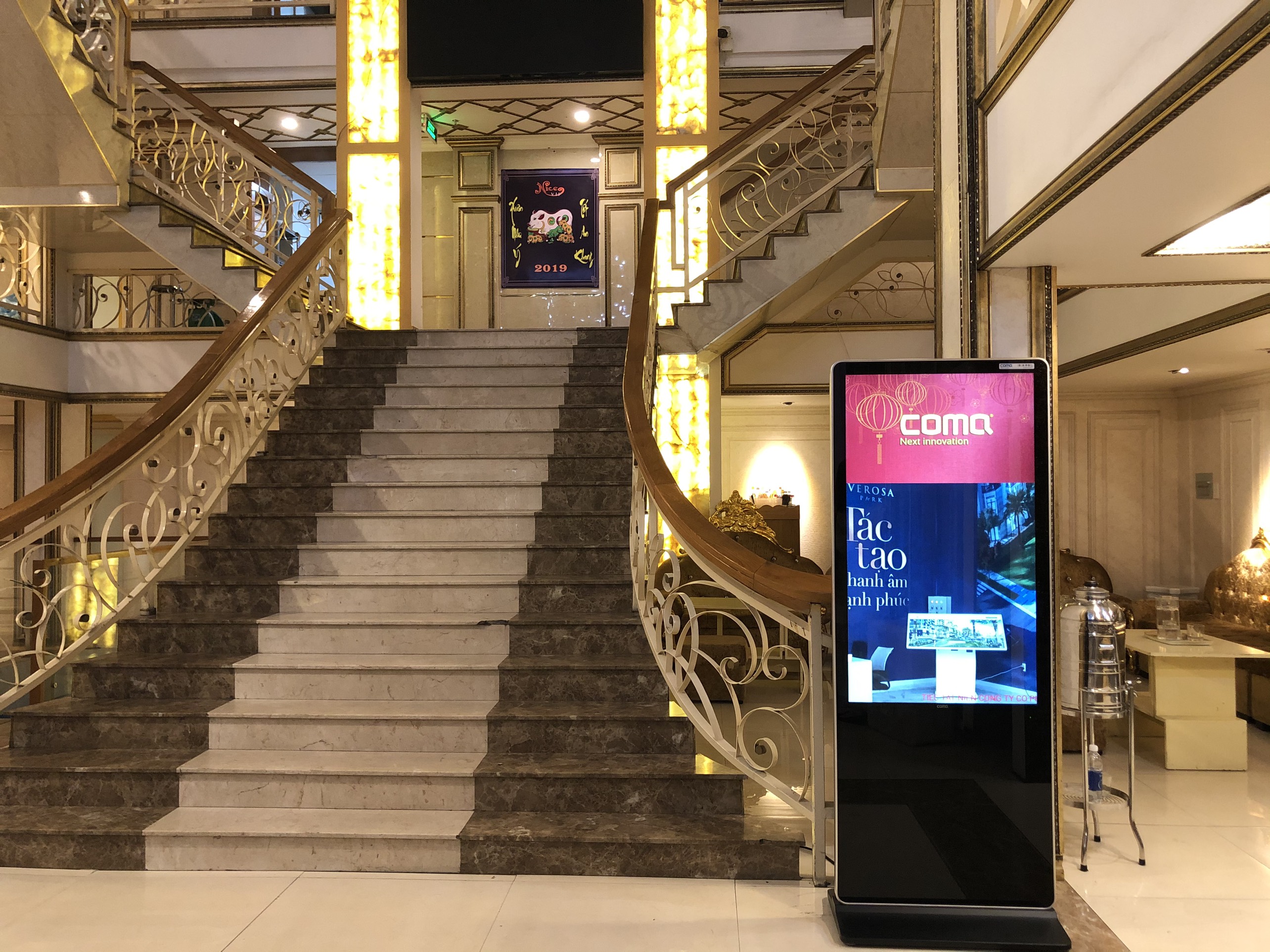 [HCM]Kiosk quảng cáo COMQ