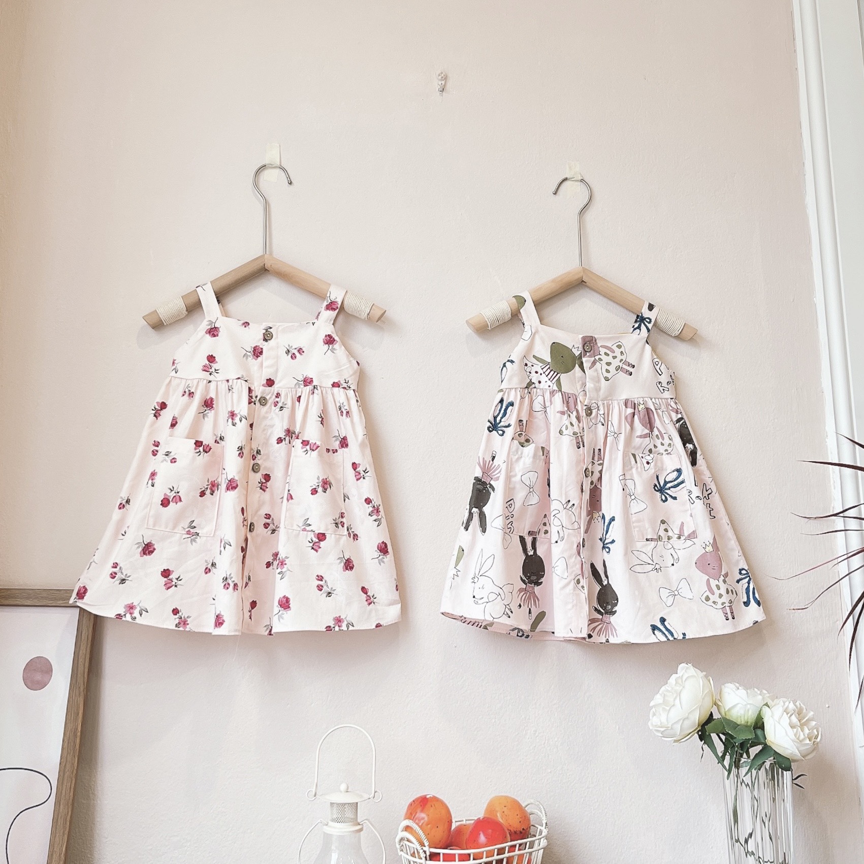 Váy 2 dây bé gái váy hoa dây có nẹp khuy chất liệu cotton