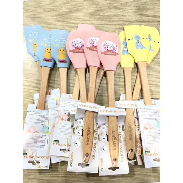 Spatula/phới dẹt quét bột sên nhân bánh trung thu Unibaker cán gỗ