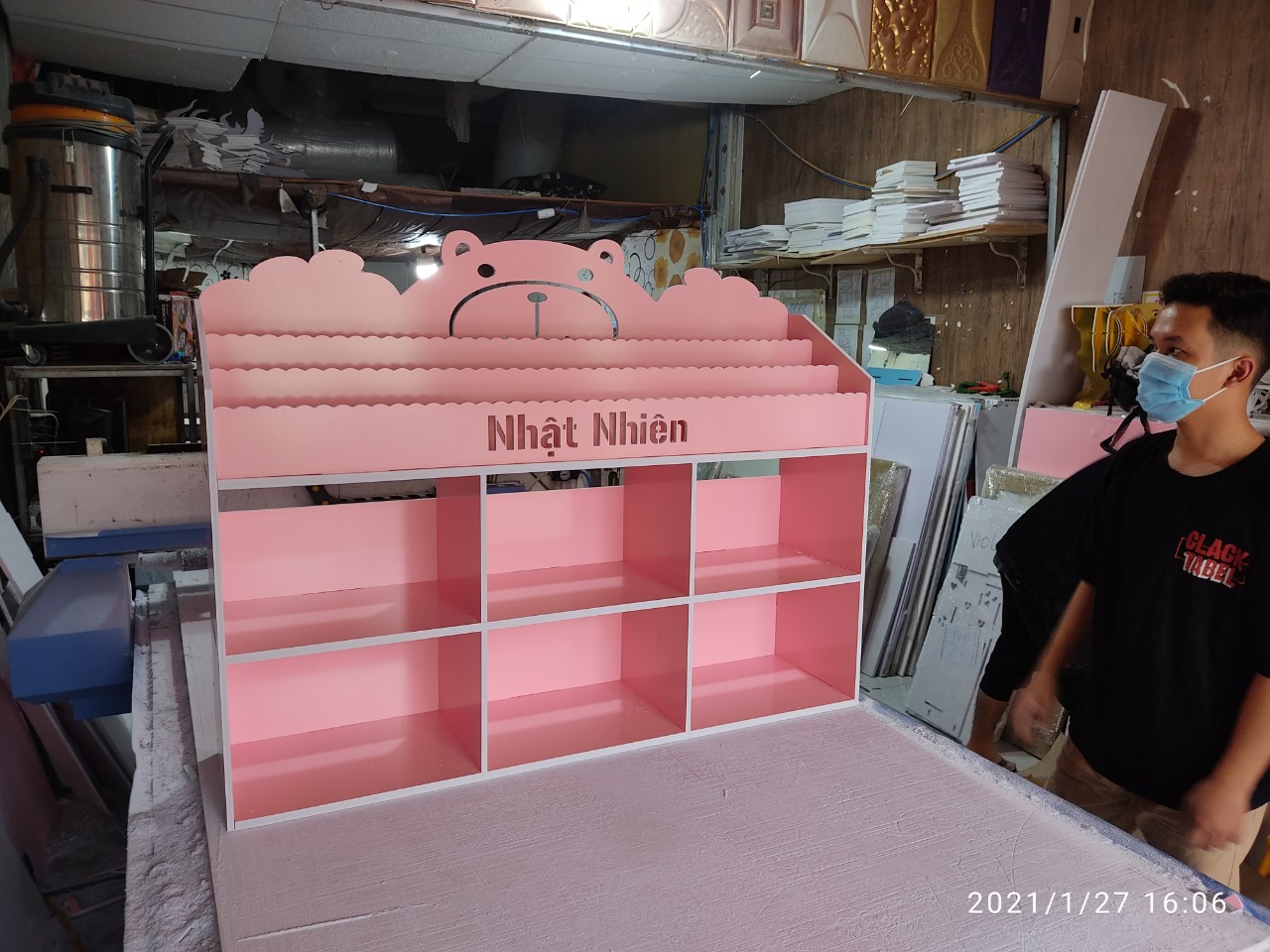 Kệ sách cho bé hai tầng ngăn chứa đồ hình gấu hai màu hồng và xanh siêu cute kích thước 65x100x25cm