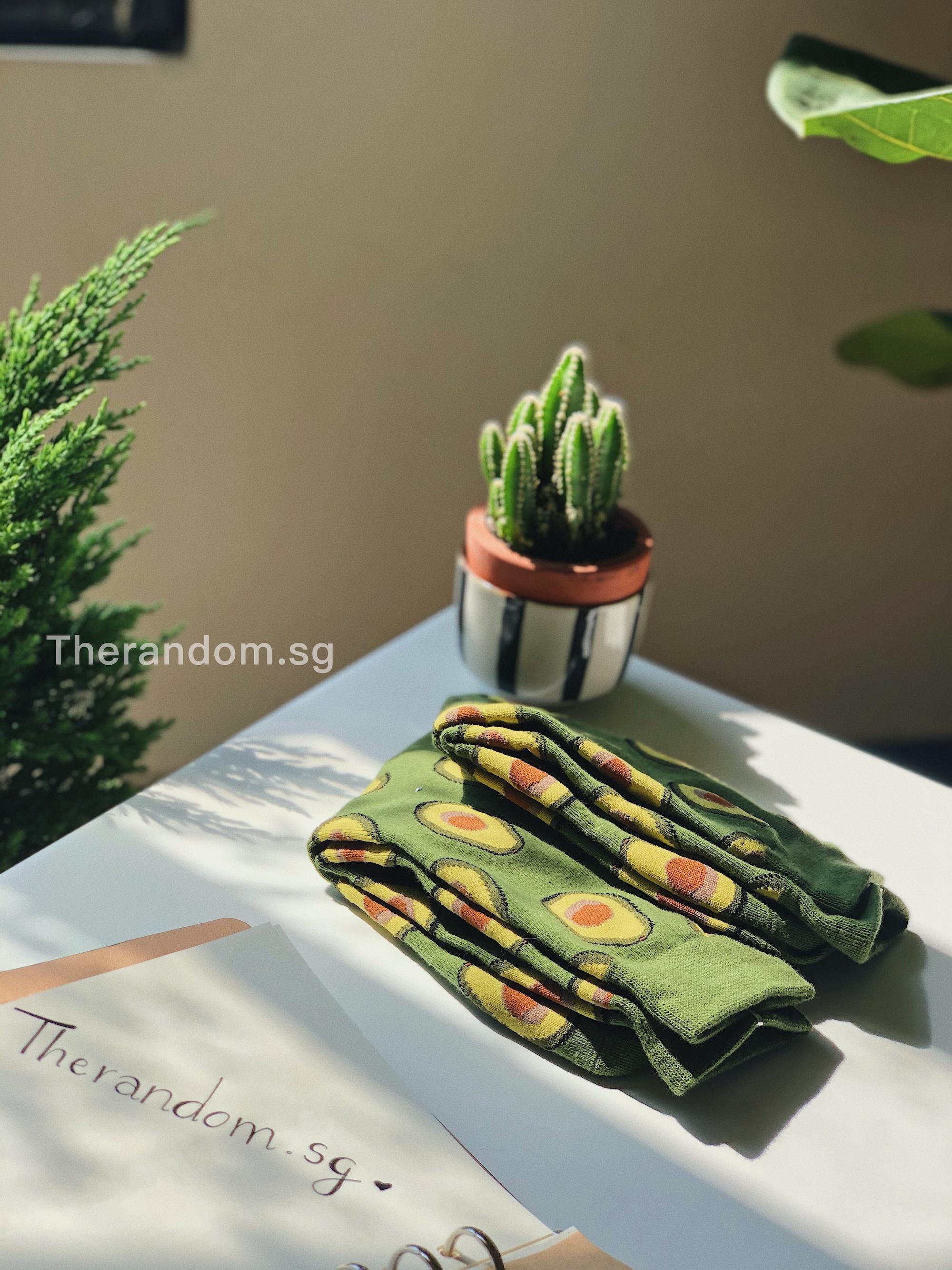 Vớ Tất Cổ Cao Nam Nữ Hình Trái Bơ Mang Giầy Tây