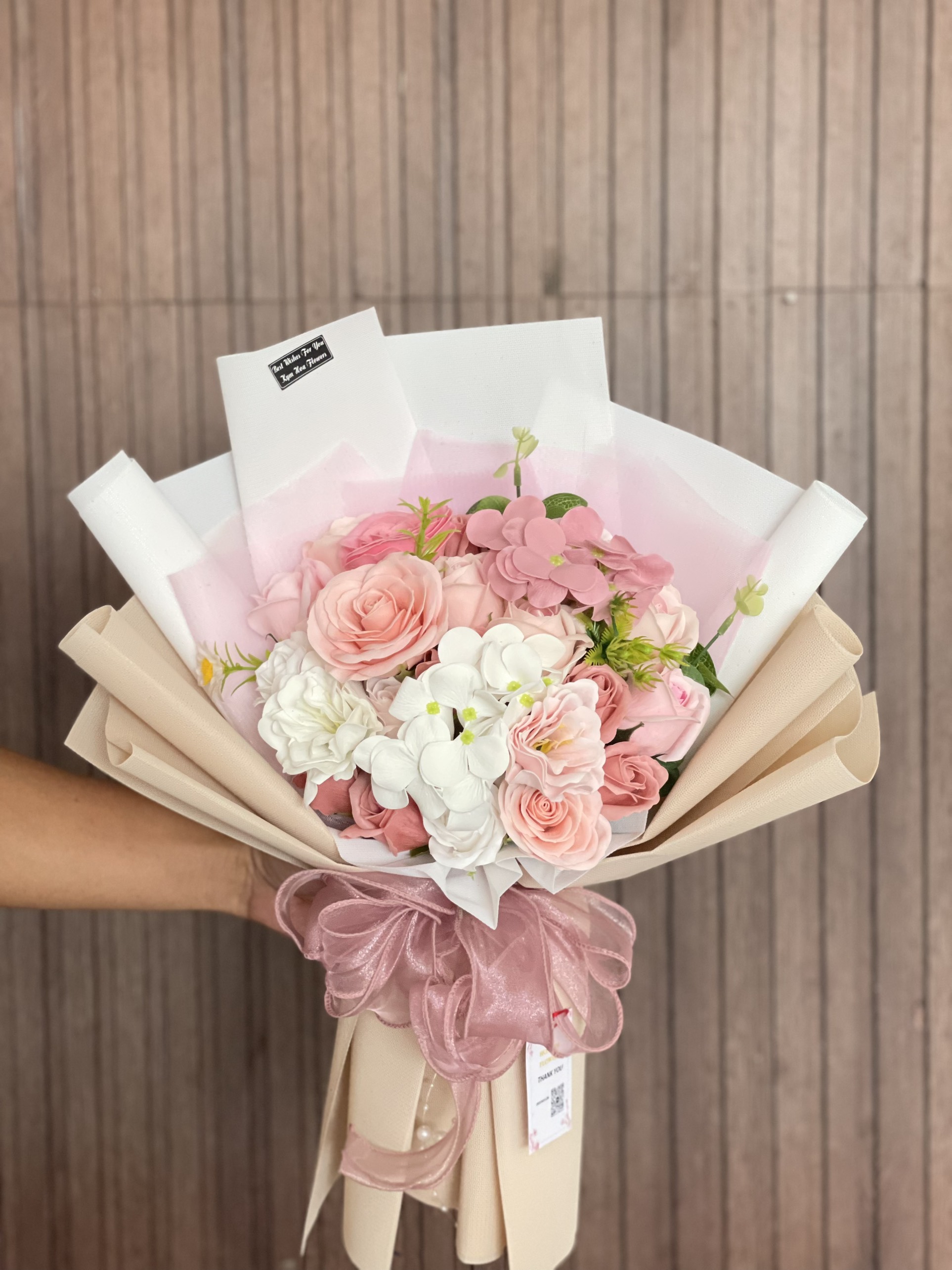Bó hoa hồng sáp mix làm quà tặng vào các dịp lễ 20/10,20/11,14/2,8/3 và các ngày lễ quan trọng